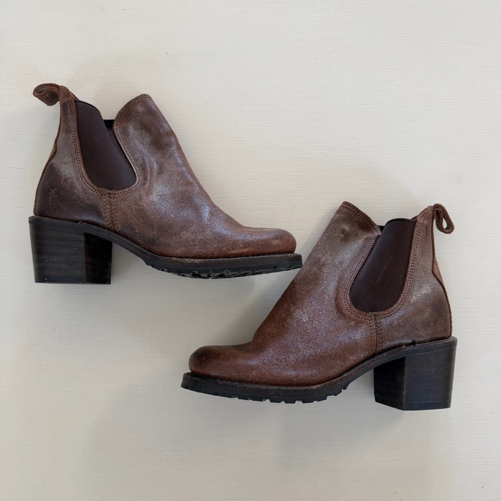 Frye Sabrina Chelsea Boots Dark Brown Leather Ankle Booties Women’s 8.5